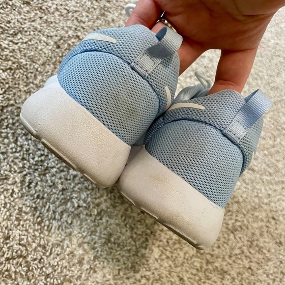 Nike | Women’s Roshe One - Picture 3 of 7